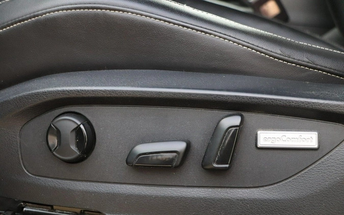 Volkswagen Amarok cena 158800 przebieg: 144000, rok produkcji 2019 z Młynary małe 191